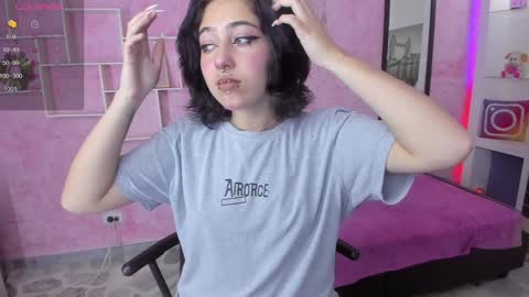 Snapshot of revek_uwu chatting on December 28, 7:43 pm Reveca online show from December 28, 7:43 pm