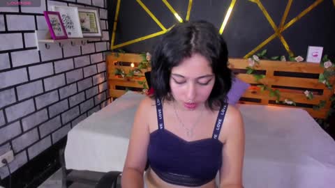 Snapshot of revek_uwu chatting on January 17, 4:04 pm Reveca online show from January 17, 4:04 pm