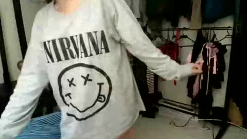 Snapshot of revek_uwu chatting on February 14, 5:03 pm Reveca online show from February 14, 5:03 pm