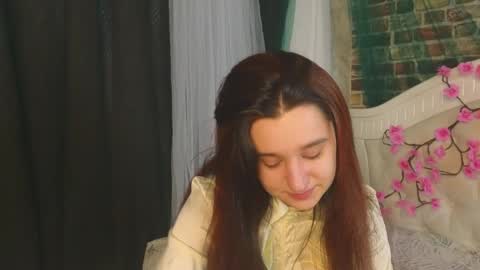 reynaedge online show from May 28, 8:00 am