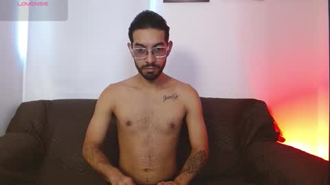 Snapshot of reypablo1 chatting on November 1, 10:01 pm REY PABLO Independent online show from November 1, 10:01 pm