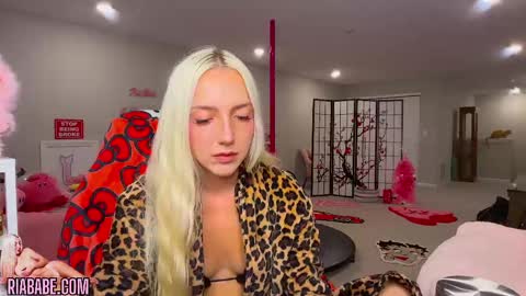 ria  online show from October 8, 3:04 am