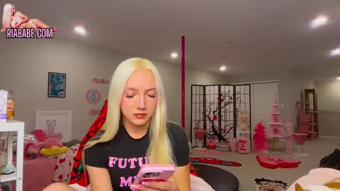 ria  online show from December 5, 3:48 am