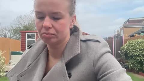 Snapshot of riana894237 chatting on March 16, 1:15 pm riana894237 online show from March 16, 1:15 pm