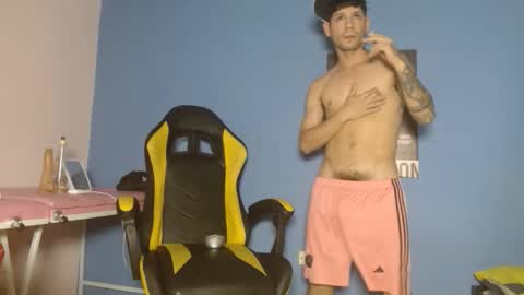 Snapshot of ricardo_big_cock chatting on April 3, 10:19 pm ricardo_big_cock online show from April 3, 10:19 pm