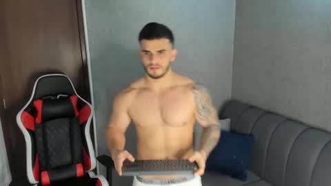 ricardogonzalez666 online show from December 21, 5:40 pm