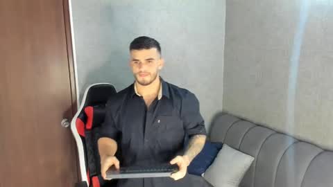 ricardogonzalez666 online show from January 12, 12:39 am