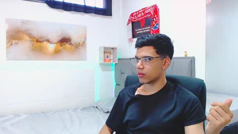 Snapshot of rickii_hot chatting on April 1, 4:37 pm Ricki online show from April 1, 4:37 pm