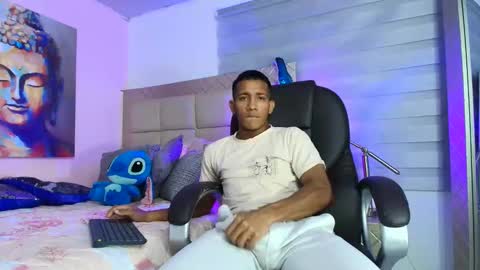 Snapshot of ricky_23cm_ chatting on February 5, 2:16 am RICKY online show from February 5, 2:16 am