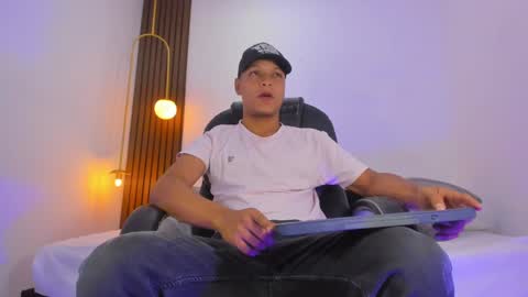 Ricky  online show from February 4, 9:52 pm