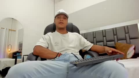 Ricky  online show from December 1, 8:58 pm