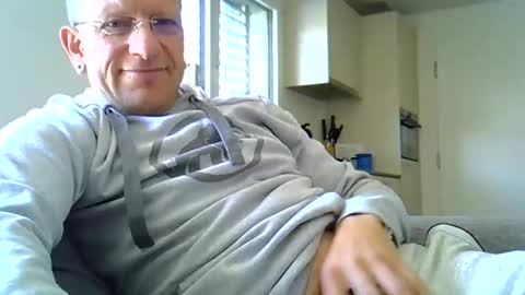 ricogumpi online show from May 8, 9:03 am