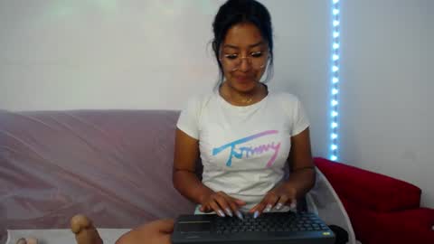Snapshot of ricura_mily chatting on January 21, 2:00 am milena online show from January 21, 2:00 am