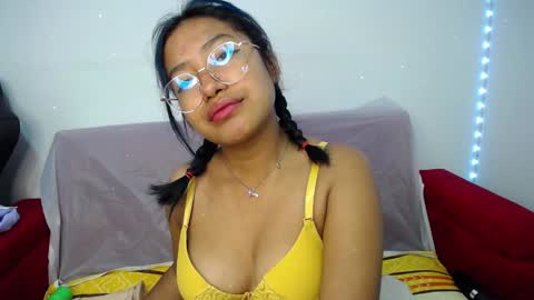 Snapshot of ricura_mily chatting on January 24, 2:49 am milena online show from January 24, 2:49 am