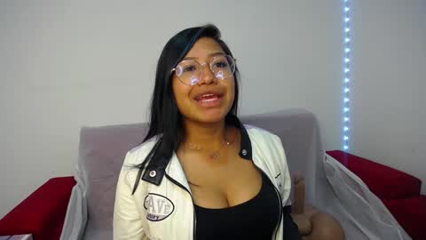 Snapshot of ricura_mily chatting on February 3, 3:20 am milena online show from February 3, 3:20 am