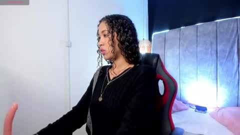 Snapshot of rihanna_brooks chatting on March 4, 3:33 am Rihanna online show from March 4, 3:33 am