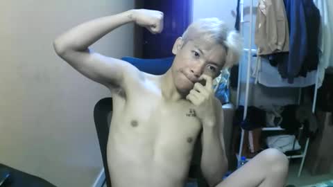 riiichie12 online show from October 25, 8:33 am