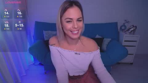 Snapshot of rikaraily chatting on November 11, 7:08 am Rika online show from November 11, 7:08 am