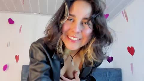 Snapshot of riley_colors chatting on February 14, 10:14 pm Riley online show from February 14, 10:14 pm