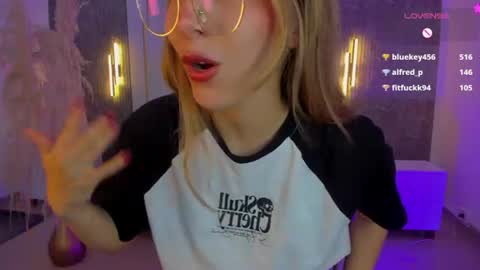 Riley Sierra online show from July 6, 3:03 pm