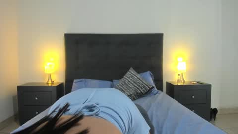 Snapshot of riley_skye_ chatting on December 2, 4:31 am RAILEY online show from December 2, 4:31 am