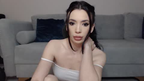 Snapshot of rileyeve chatting on December 18, 4:40 am RileyEve online show from December 18, 4:40 am