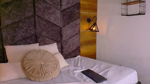 RIRI  online show from October 25, 8:47 pm