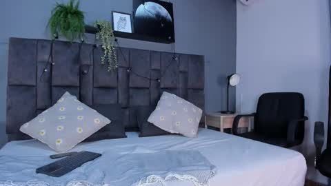 RIRI  online show from November 16, 11:49 am