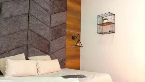 RIRI  online show from November 27, 8:55 pm