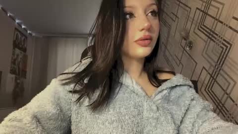 Nicole online show from April 22, 2:40 pm