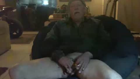 Snapshot of riverratggg chatting on September 18, 7:27 pm riveratggg online show from September 18, 7:27 pm