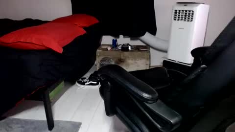 Snapshot of rkh678073 chatting on December 17, 2:39 am rkh678073 online show from December 17, 2:39 am