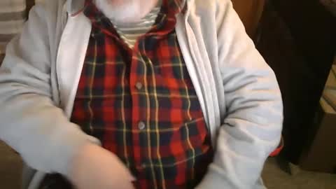 Snapshot of rndmronnie chatting on December 4, 9:13 pm Ron Rodan online show from December 4, 9:13 pm