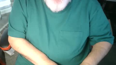 Snapshot of rndmronnie chatting on October 6, 5:32 pm Ron Rodan online show from October 6, 5:32 pm