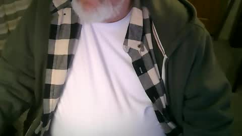 Snapshot of rndmronnie chatting on November 19, 9:37 pm Ron Rodan online show from November 19, 9:37 pm