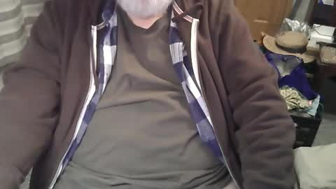 Snapshot of rndmronnie chatting on December 21, 10:50 pm Ron Rodan online show from December 21, 10:50 pm