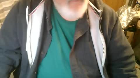 Snapshot of rndmronnie chatting on January 6, 9:39 pm Ron Rodan online show from January 6, 9:39 pm