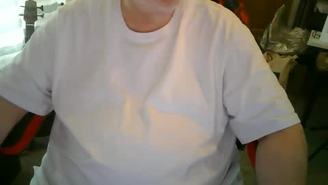 Snapshot of rndmronnie chatting on April 1, 6:27 pm Ron Rodan online show from April 1, 6:27 pm