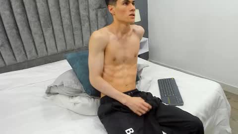 Roan Birkin online show from February 19, 1:40 am