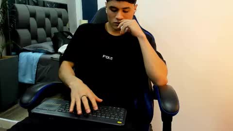 Roan Birkin online show from November 9, 7:45 pm