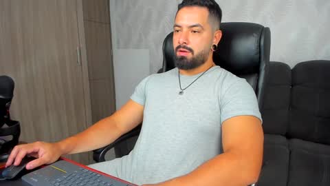 Snapshot of robby_k chatting on January 18, 6:45 am Robby online show from January 18, 6:45 am