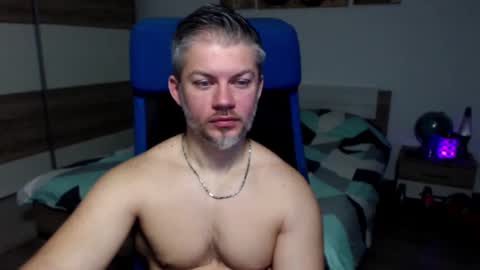 Snapshot of robbyshawz chatting on December 2, 5:48 am robbyshawz online show from December 2, 5:48 am