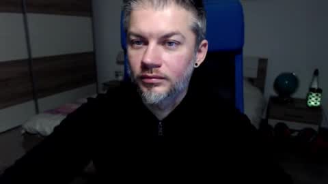 Snapshot of robbyshawz chatting on December 11, 8:26 am robbyshawz online show from December 11, 8:26 am