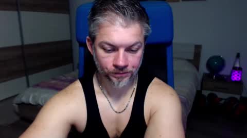 Snapshot of robbyshawz chatting on December 12, 10:02 am robbyshawz online show from December 12, 10:02 am