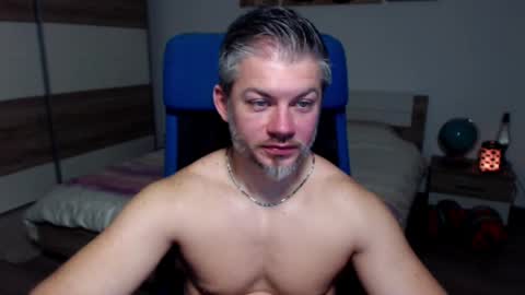 Snapshot of robbyshawz chatting on December 18, 6:53 am robbyshawz online show from December 18, 6:53 am