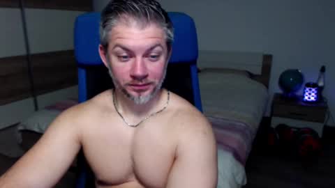 Snapshot of robbyshawz chatting on December 22, 5:23 am robbyshawz online show from December 22, 5:23 am