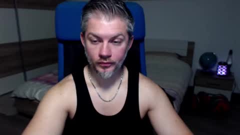 Snapshot of robbyshawz chatting on December 22, 9:00 am robbyshawz online show from December 22, 9:00 am