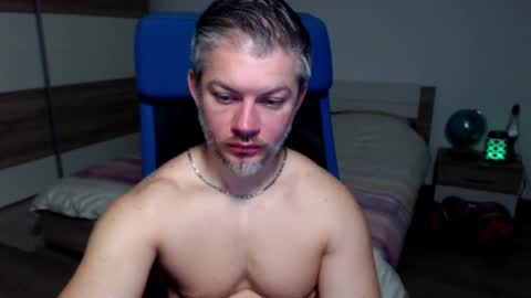 Snapshot of robbyshawz chatting on December 23, 5:28 am robbyshawz online show from December 23, 5:28 am