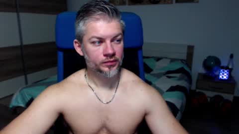 Snapshot of robbyshawz chatting on January 12, 5:34 am robbyshawz online show from January 12, 5:34 am