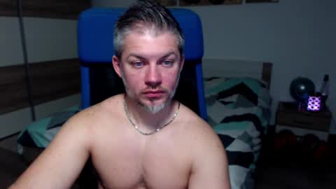 Snapshot of robbyshawz chatting on January 17, 5:21 am robbyshawz online show from January 17, 5:21 am